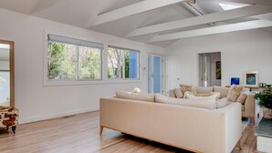 Unclassified image, 5 of 22, button - Elegant in East Hampton (East Hampton)