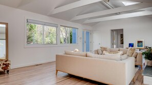 House, Multiple Beds (Elegant in East Hampton) | Living room - Elegant in East Hampton (East Hampton)