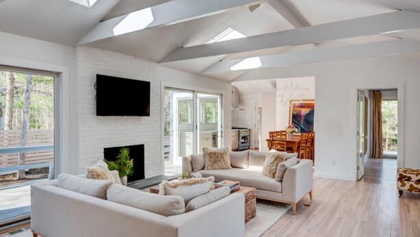 Unclassified image, 1 of 22, button - Elegant in East Hampton (East Hampton)