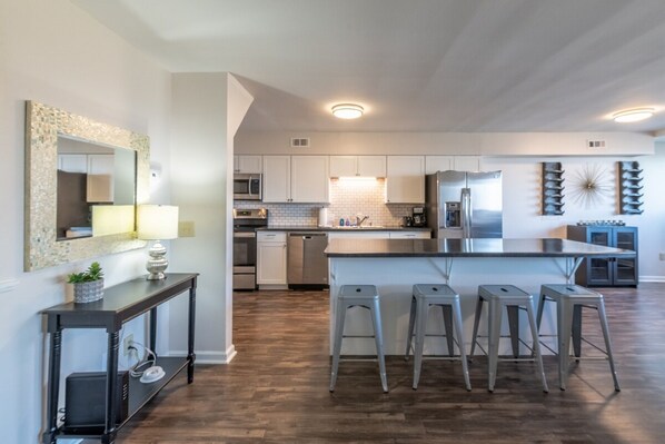 冷蔵庫、電子レンジ、オーブン、食器洗い機