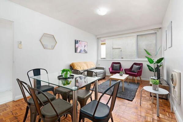 TV - Domi Rentals - The Cozy Balaclava (St Kilda East)