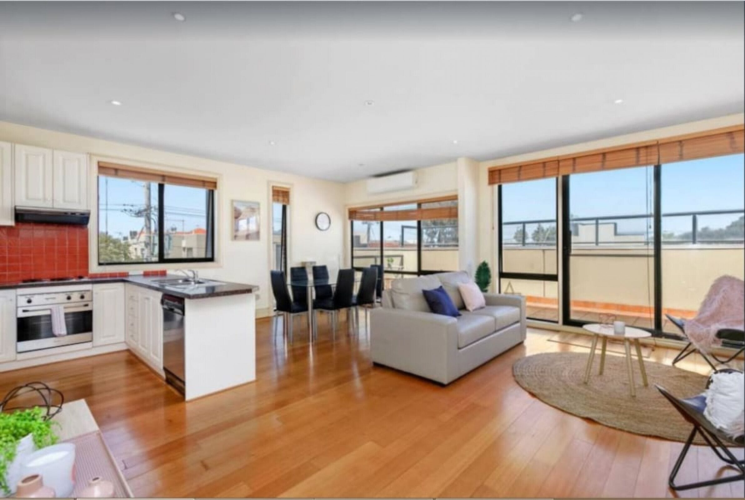 Domi Rentals - The Black Rock Apartment