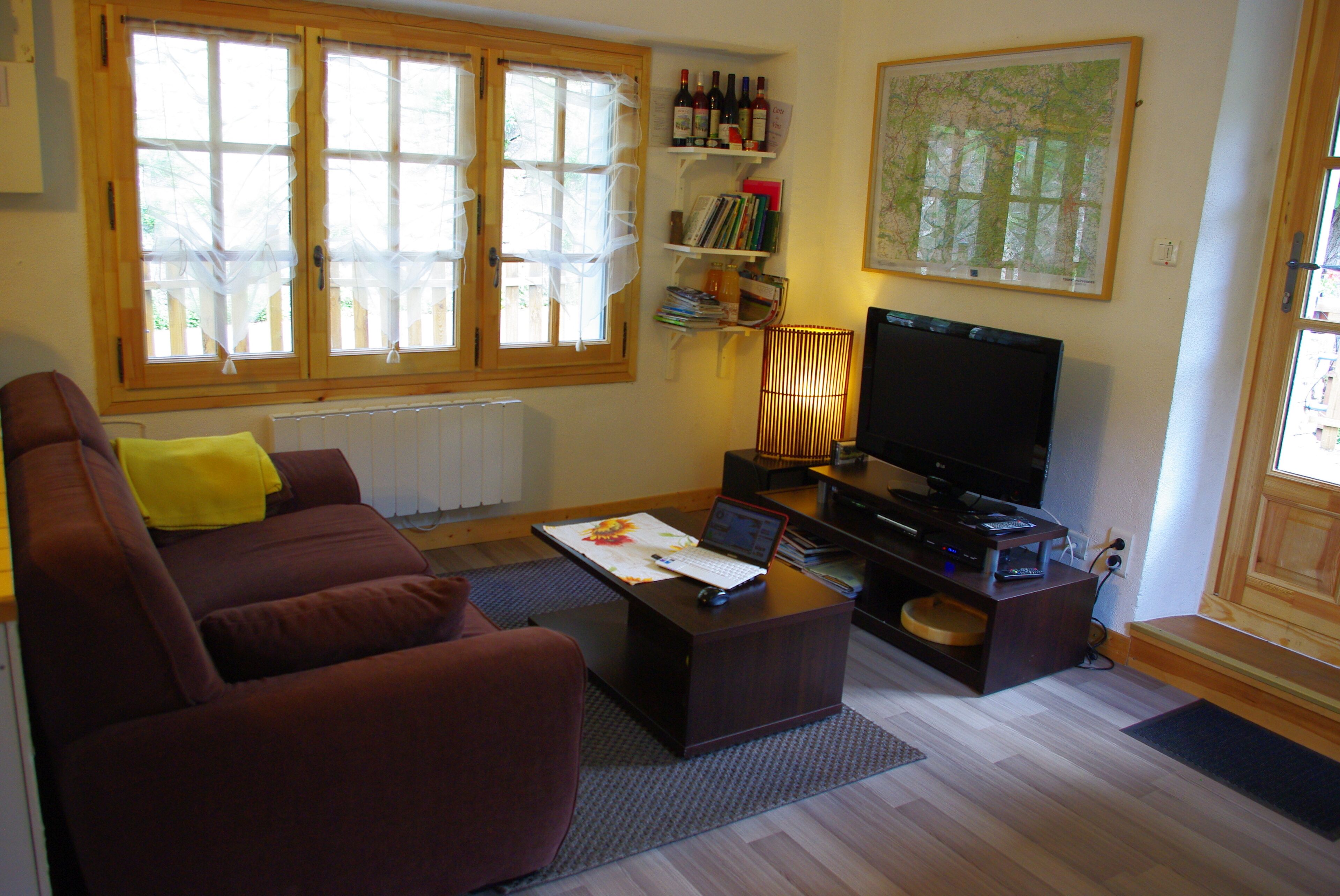 DVD-spiller, bøker og filmbibliotek