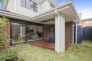 Terrace/patio - Domi Rentals - The Browns Residence (Clayton)