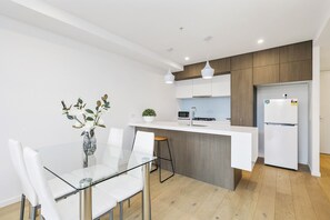 Dining - Domi Rentals - The Even Apartment (Carnegie)