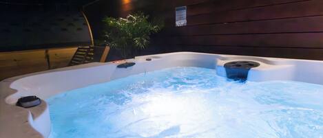 Bain à remous extérieur