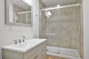Bathroom - Bend Bunkhous (Bend)