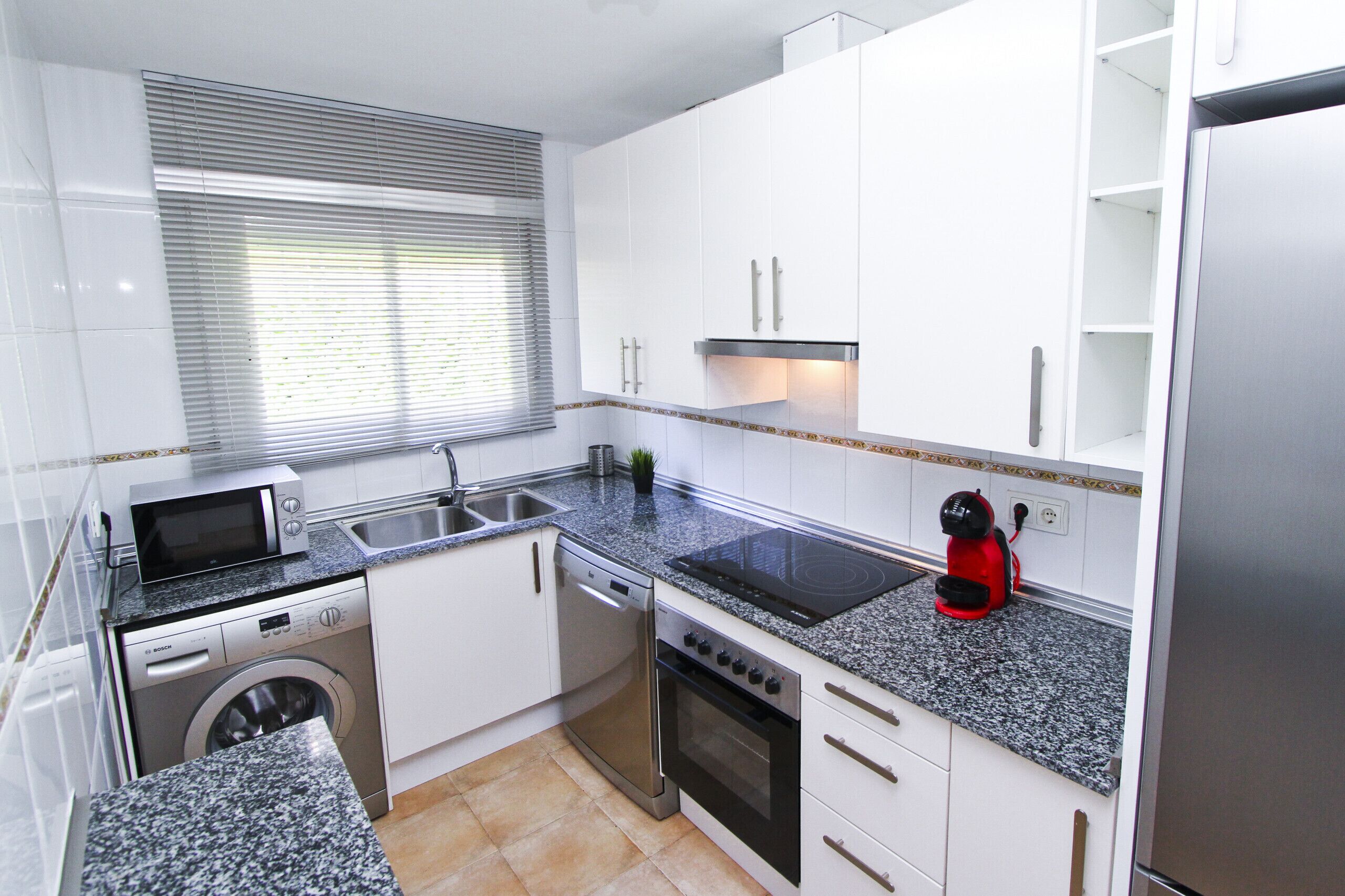 冰箱、微波炉、烤箱、洗碗机