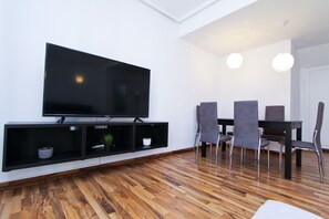 Dining - NATURE PLUS - Barbecue - Jacuzzi - Pool (Salou)