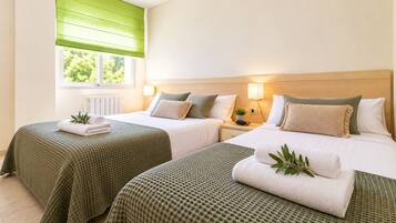 4 chambres, fer et planche à repasser, Wi-Fi gratuit, draps fournis