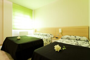 4 bedrooms, iron/ironing board, free WiFi, bed sheets - TARRACO Apartment - Beach at 300m (Salou)