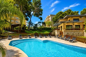 Pool - Private Pool Among Mediterranean Pines (Salou)