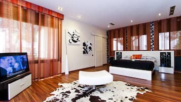 6 bedrooms, iron/ironing board, free WiFi, bed sheets