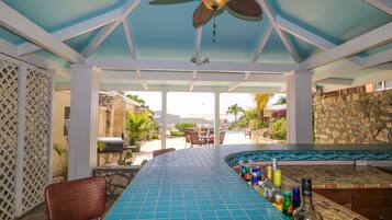 Bar (in der Unterkunft)