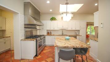 Kühlschrank, Kochgeschirr/Geschirr/Besteck