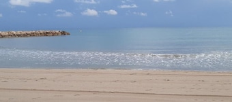 Frontline apartment with pool & parking and incredible views on quiet beach