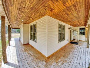 Terrace/patio - Club 39 Rental In The Heart of The Manistee National Forest (Luther)