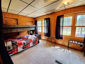 4 Schlafzimmer, Schreibtisch, Bügeleisen/Bügelbrett, kostenloses WLAN