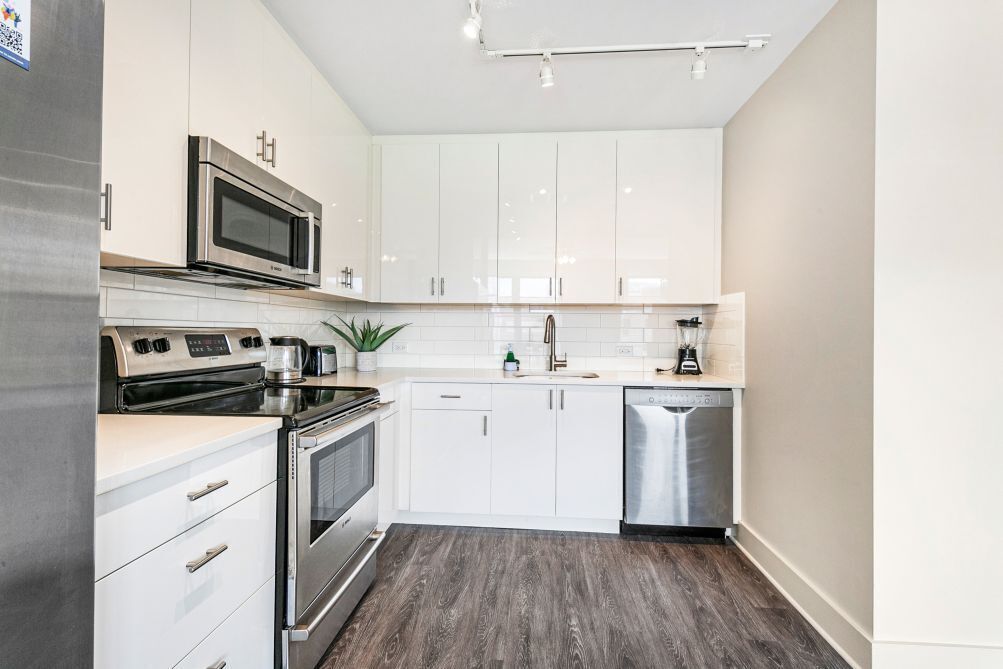 Spacious 4BR Luxury Condo Steps to French Quarter