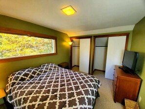 2 bedrooms, iron/ironing board, free WiFi, bed sheets - Beautiful home located in the Mad River Valley (Warren)