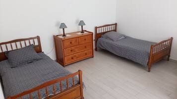 2 slaapkamers, reisbedje, wifi, beddengoed