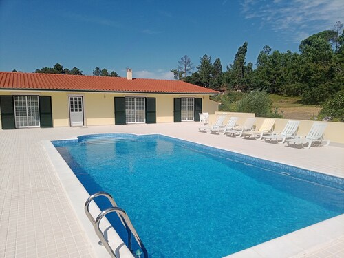 MAISON PLEIN PIED AVEC PISCINE ET JACOUSI 