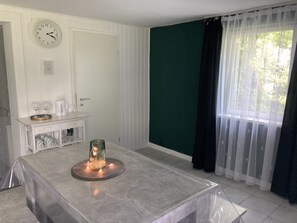 Interior - Wandertour, Homeoffice Oder Ausschlafen - Alles Möglich (Schotten)