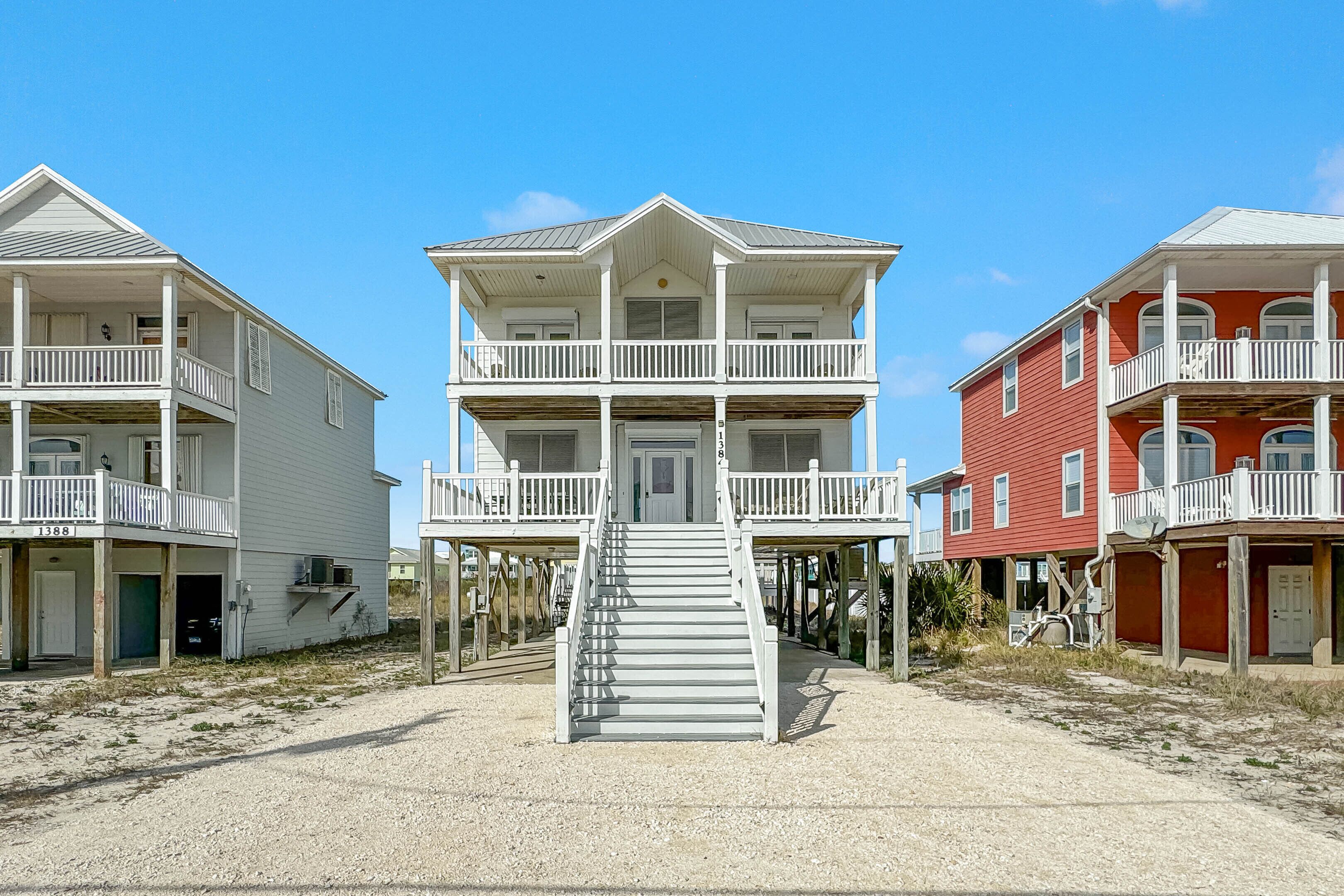 CHANGING LATITUDES-PRIVATE HOME,LUXURY DECOR,BALCONY GULF VIEWS,GREAT LOCATION!