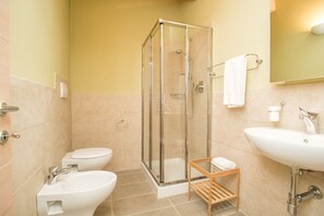 Badkar/dusch, hårtork, bidé och handdukar