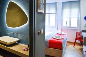 Design Studio | Blackout drapes, soundproofing, iron/ironing board, free WiFi - CeNtRaL44 LoL CaSuAL SuItE Ermou str. (Athens)