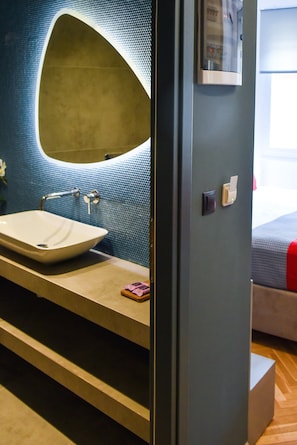 Bathroom - CeNtRaL44 LoL CaSuAL SuItE Ermou str. (Athens)