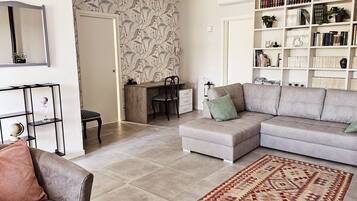 Smart-tv, pejs, bøger, stereoanlæg