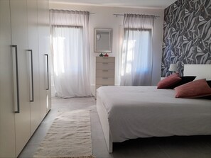 1 chambre, bureau, fer et planche à repasser, Wi-Fi gratuit