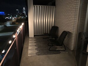Property grounds - Charming Midtown Condo with amazing views! (Omaha)