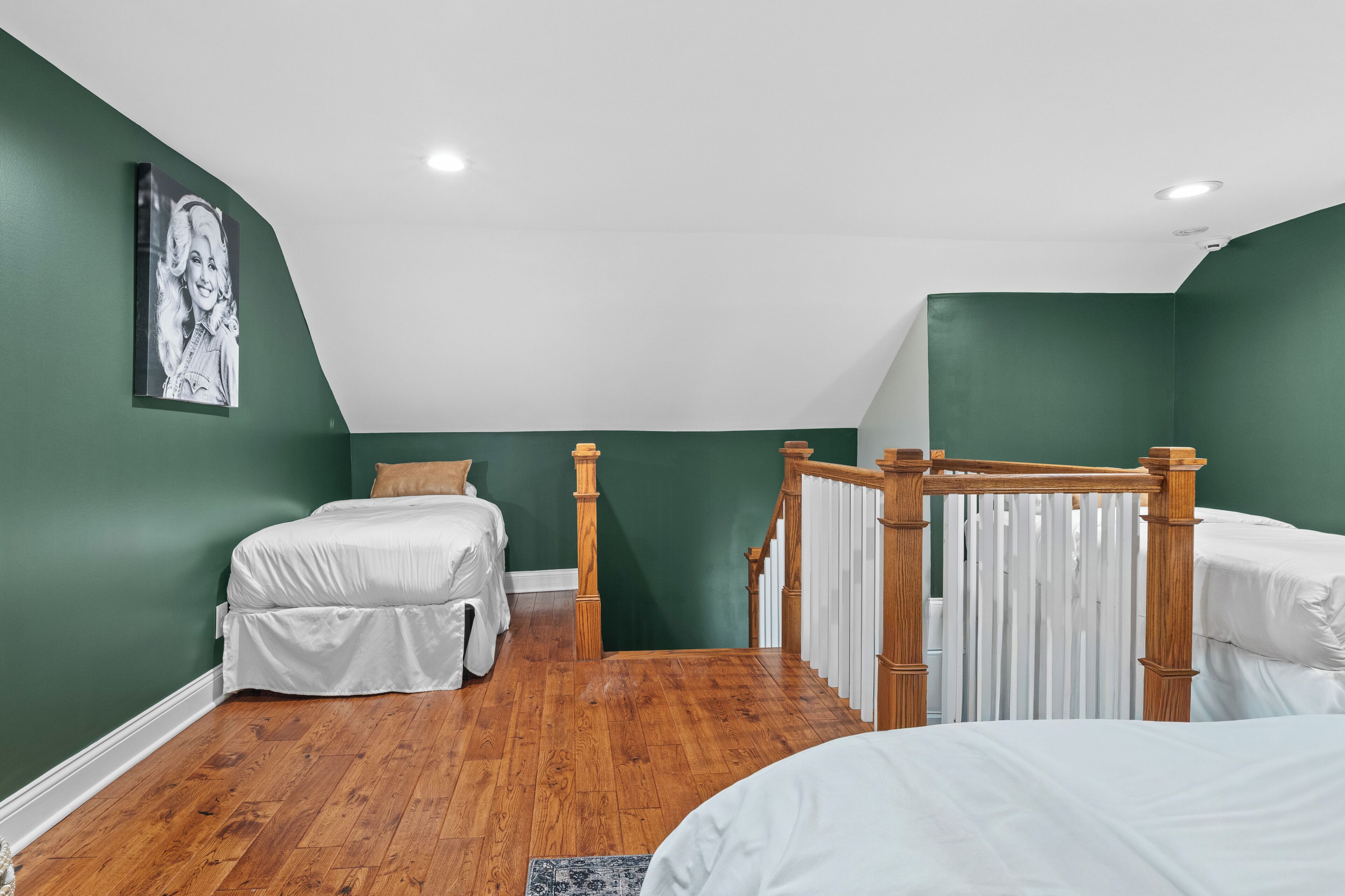 3 habitaciones, tabla de planchar con plancha, wifi y ropa de cama 