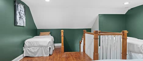 3 habitaciones, tabla de planchar con plancha, wifi y ropa de cama