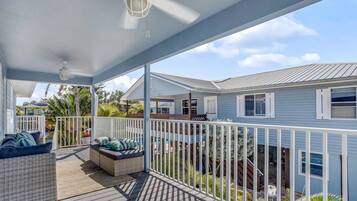 House, 4 Bedrooms | Balcony