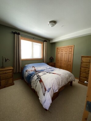2 bedrooms, iron/ironing board, free WiFi, bed sheets - Big White Location Location (Beaverdell)