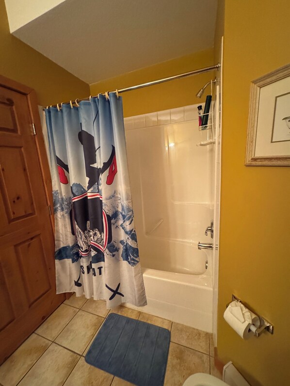 Full Bathroom - Big White Location Location (Beaverdell)