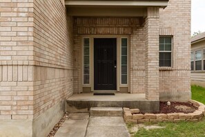 House | Exterior - Spacious House BMT Six Flags Seaworld (San Antonio)