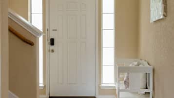 House | 3 bedrooms, iron/ironing board, free WiFi, bed sheets