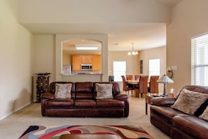 House | Living room | 30-inch TV with digital channels - Spacious House BMT Six Flags Seaworld (San Antonio)