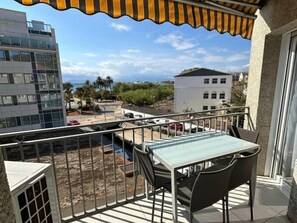 Outdoor dining - Beautiful modern flat with sea views in Roses AV-61 (Rosas / Roses)