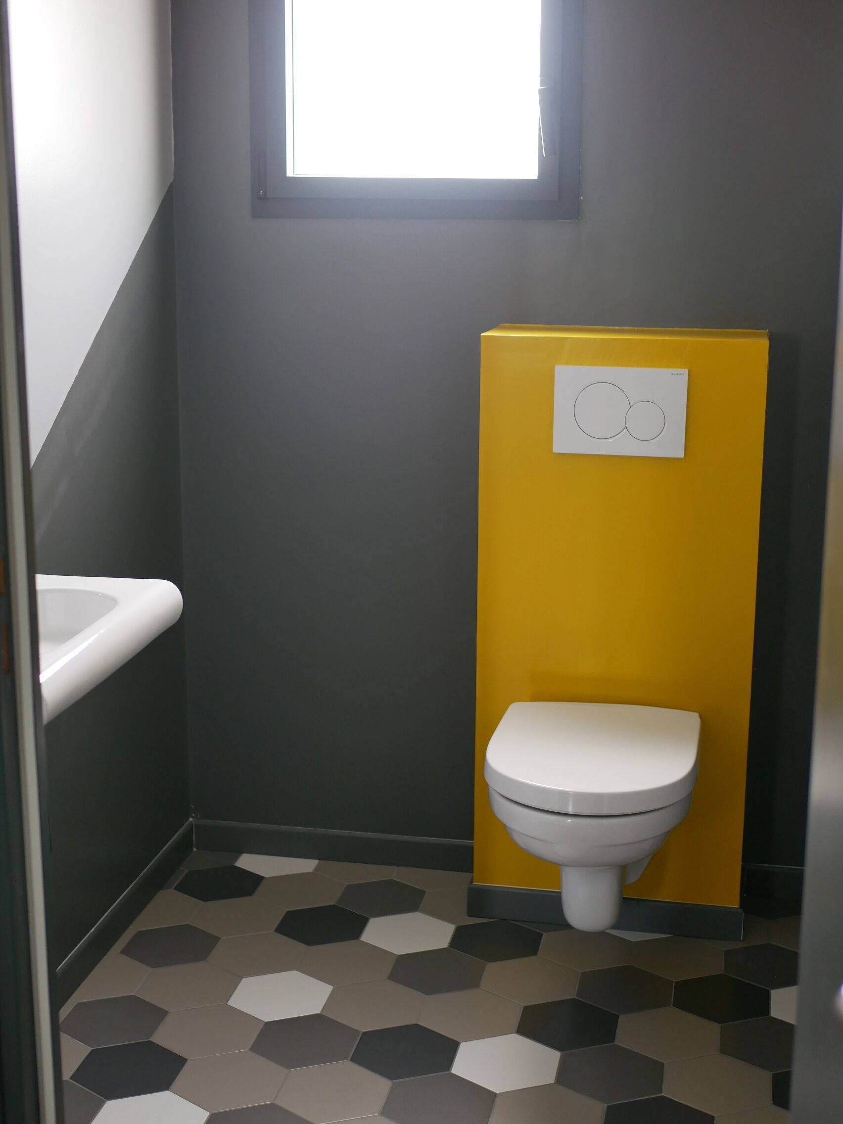 Modern house near Postolonnec beach