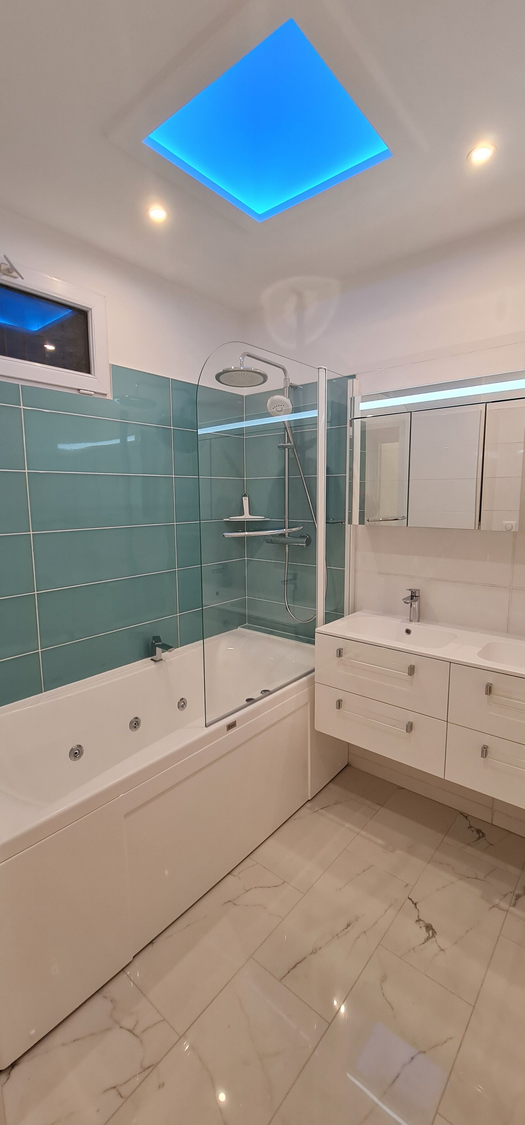 Bathtub, jetted tub, hair dryer, towels