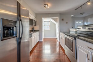 Fridge, microwave, stovetop, dishwasher