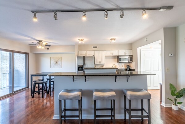 Fridge, microwave, stovetop, dishwasher