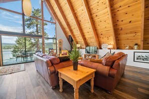 Fernseher, Kamin, DVD-Player