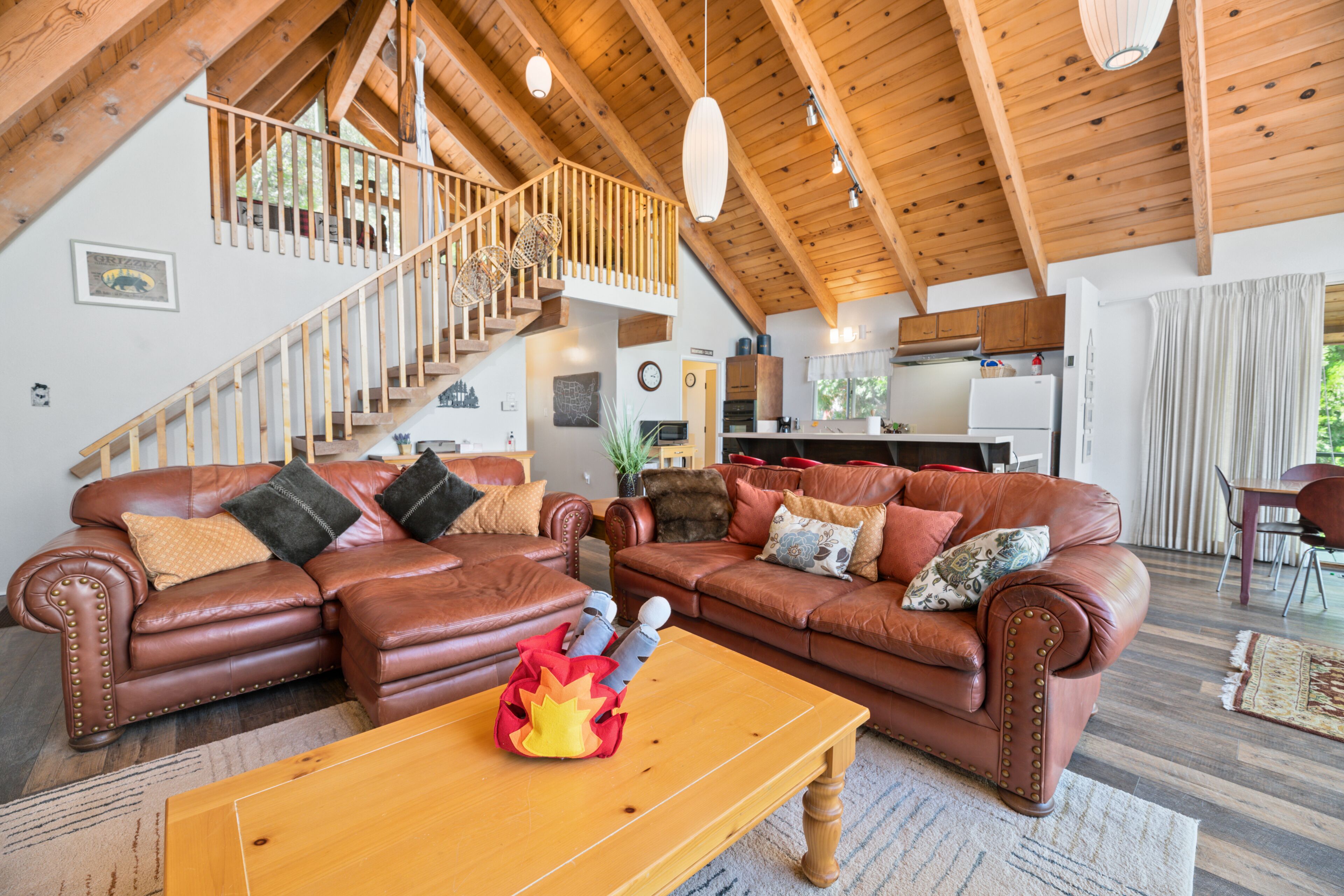 Moonlight Shores Lakefront - Lakefront home with hot tub!