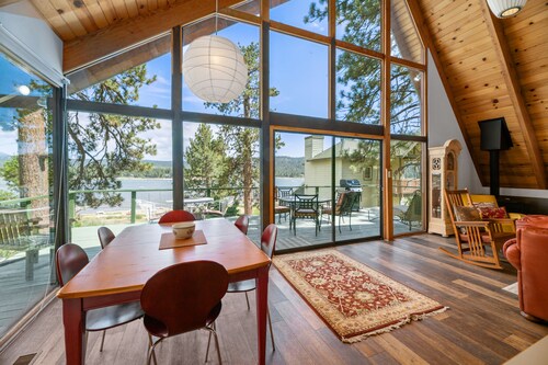 Moonlight Shores Lakefront -Big Bear View Cabin, Hot Tub, Fireplace, BBQ
